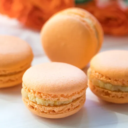 Elegant Macarons for Mom + Sur La Table P&acirc;tissier Apron