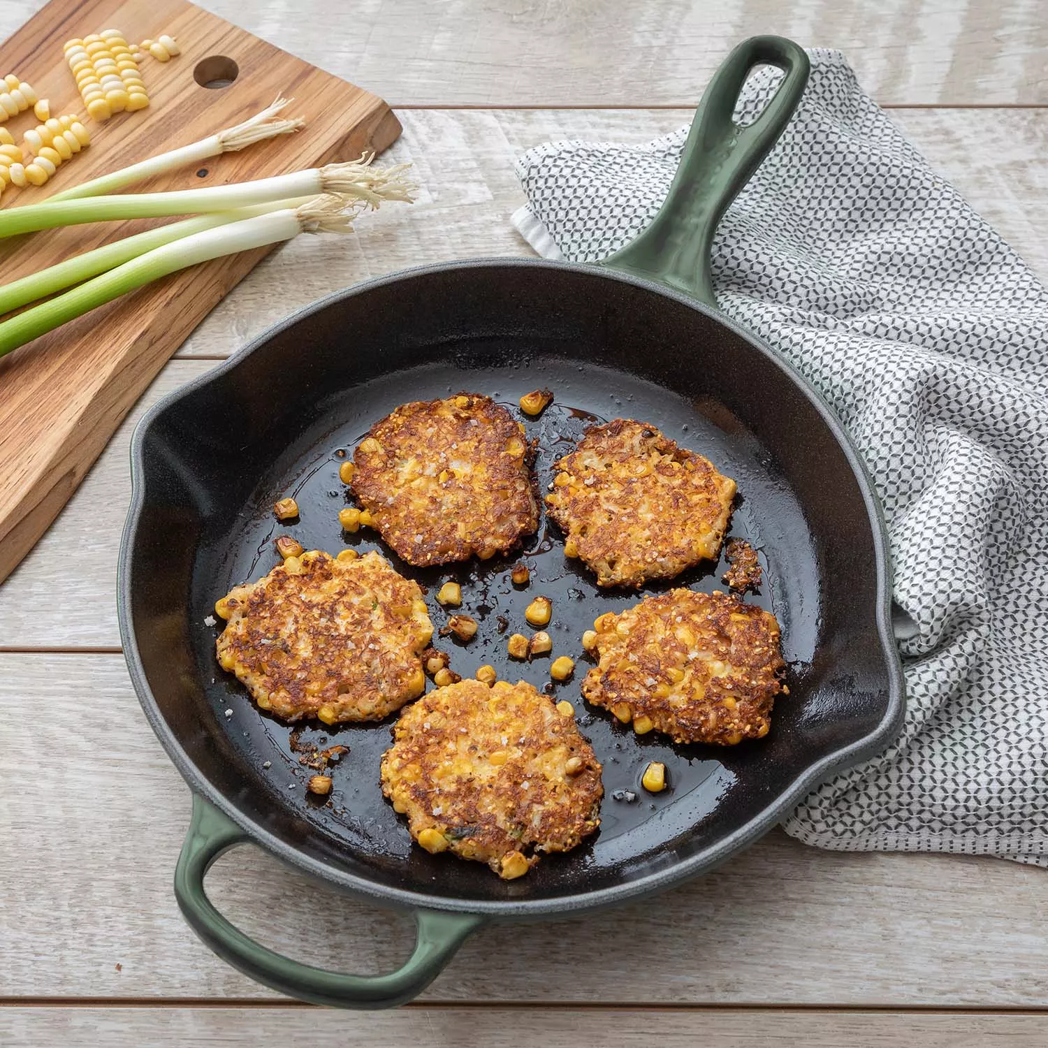 Le Creuset Signature Cast-Iron Skillet, 10.25"