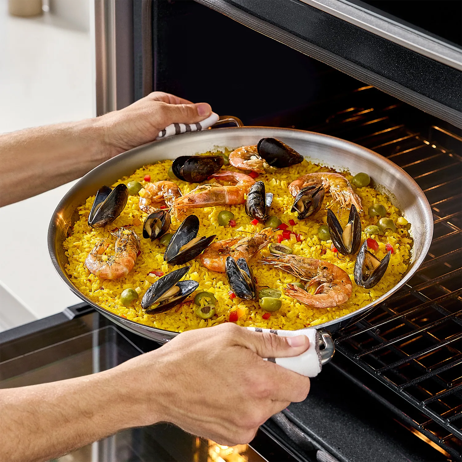 All-Clad D3 Stainless Steel Paella Pan, 14"