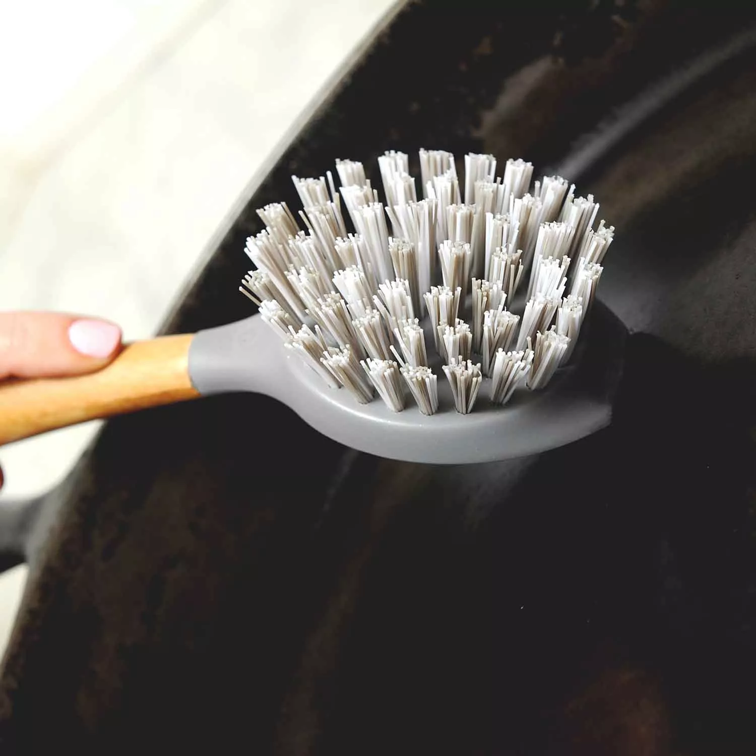 Full Circle Home Tenacious C Cast Iron Brush