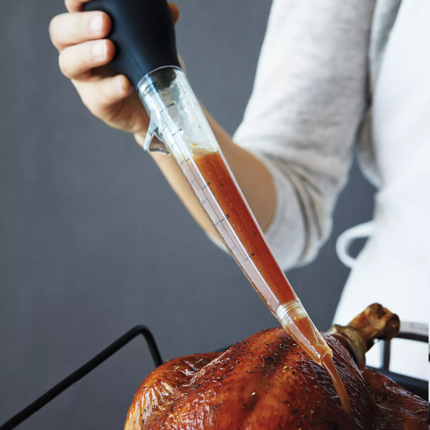 oxo good grips angled turkey baster with cleaning brush 