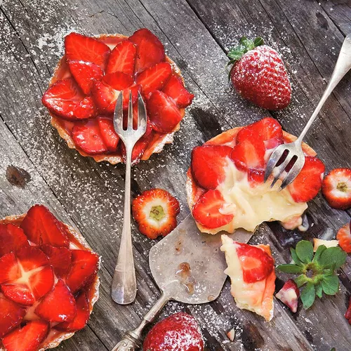 Strawberry Mascarpone Tartlets with Rhubarb Glaze