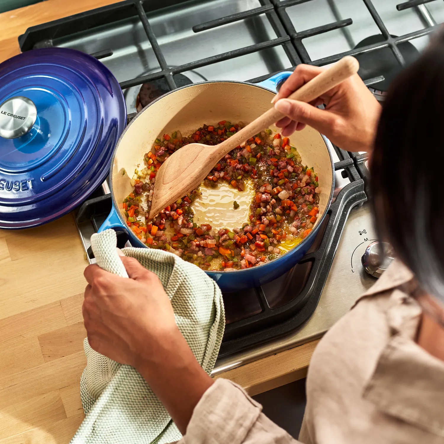 Le Creuset Signature Round Wide Dutch Oven, 3.5 qt.