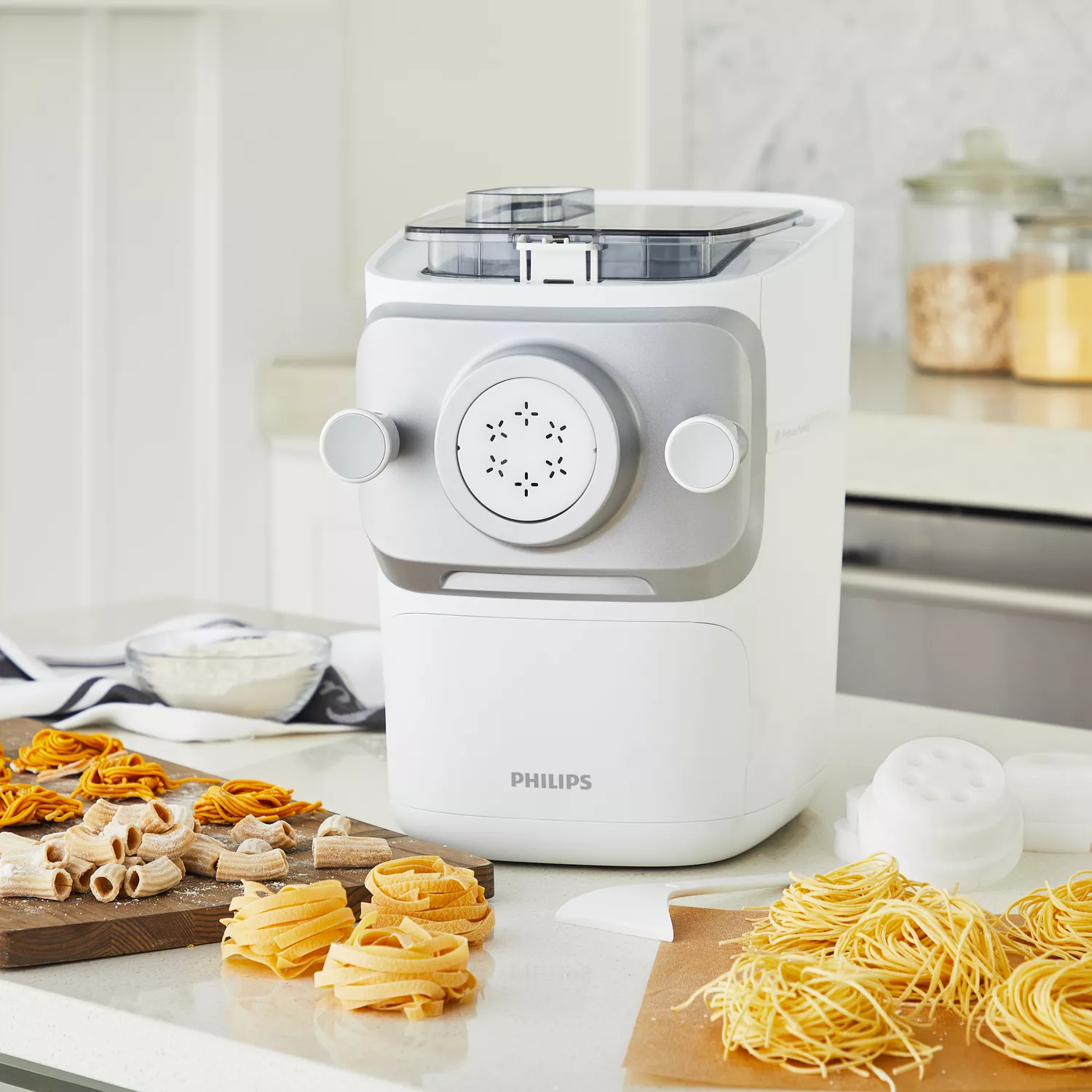 Pasta and noodle maker