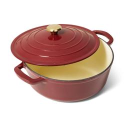 Sur la table Enameled Cast Iron Round Wide Dutch Oven, 7 qt. Great size, I use it all the time! The price was great too!