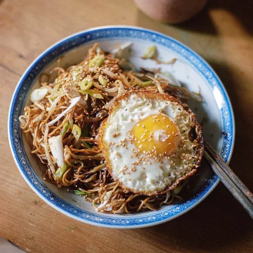 Soy sauce chow mein with a fried egg