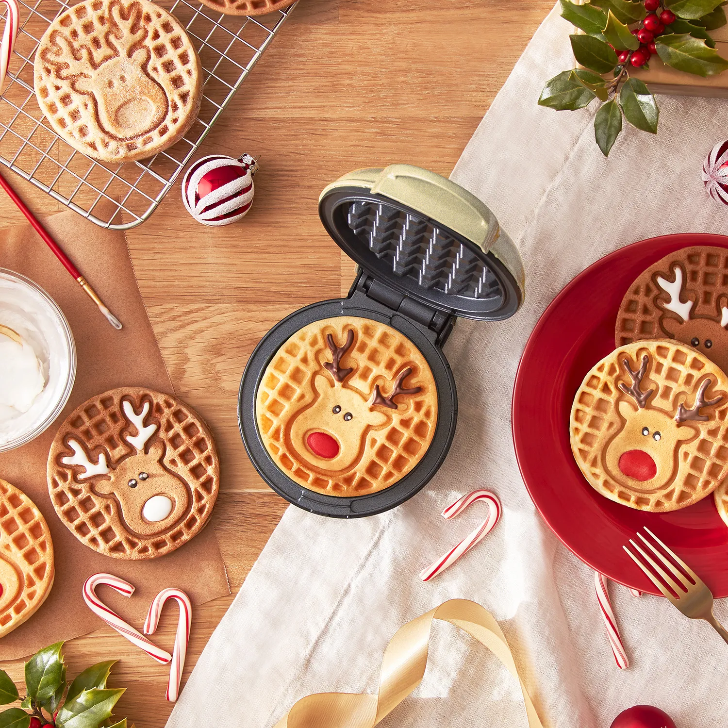 Dash Reindeer Mini Waffle Maker