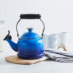 Le Creuset Demi Teakettle