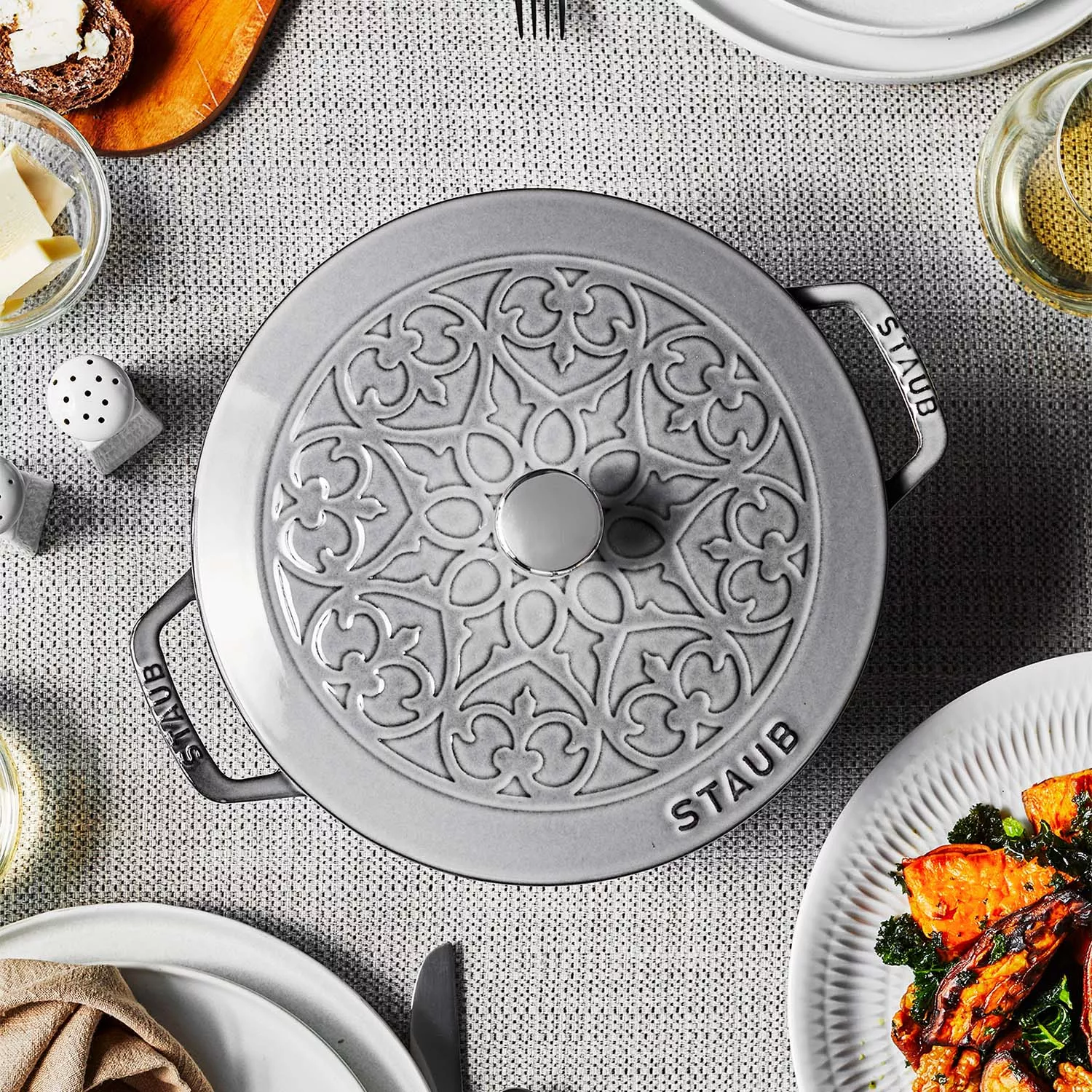 Staub Essential French Oven with Lily Lid, 3.75 qt 