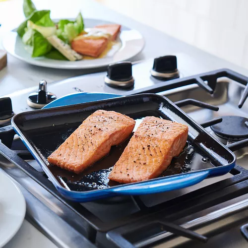 Seared Salmon With Saffron Hollandaise