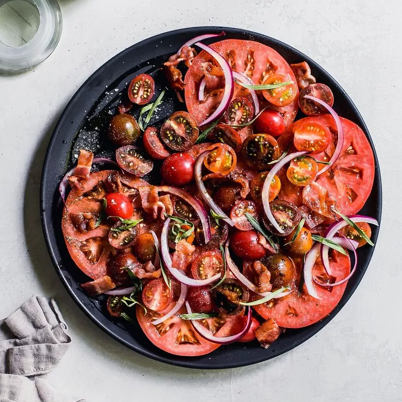Beefsteak Tomato, Bacon & Red Onion Salad Recipe