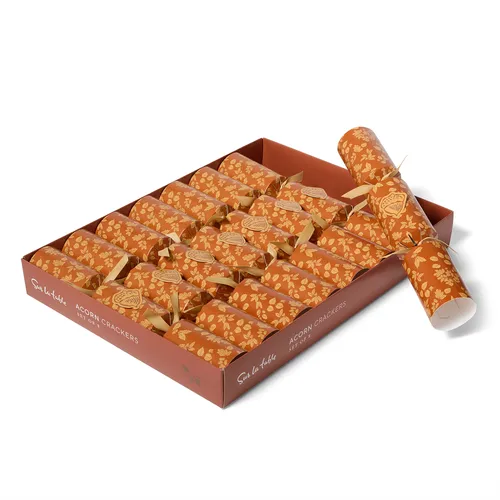 Sur la table Acorn Crackers, Set of 8