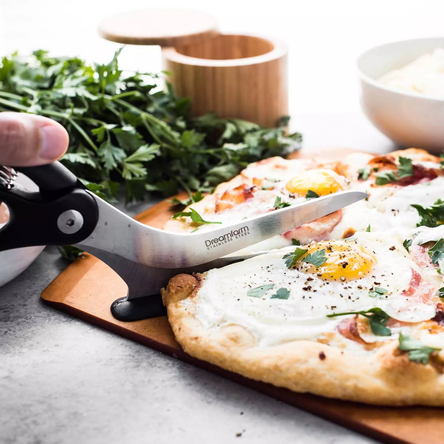  Customer reviews: Dreamfarm Scizza, Non-Stick Pizza Scissors  with Protective Server, Stainless Steel, All-In-One Pizza Slicer, Easy-To-Use & Easy-To-Clean Pizza Cutters