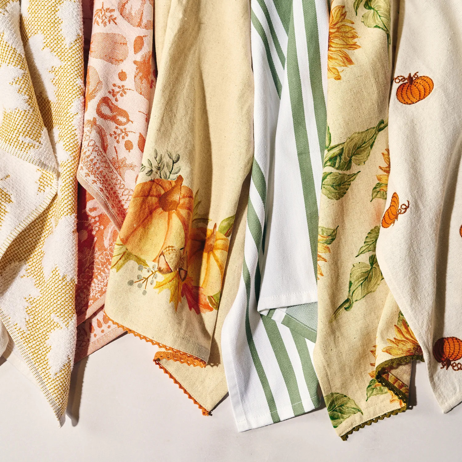 Sur la table Assorted Pumpkin Towels, Set of 2