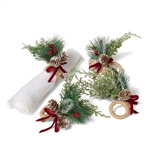 Sur la table Holly Napkin Rings, Set of 4