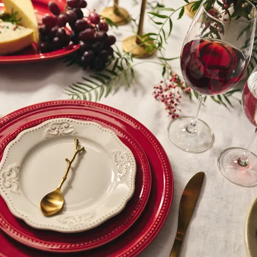 Sur la table Pearl Red Salad Plate