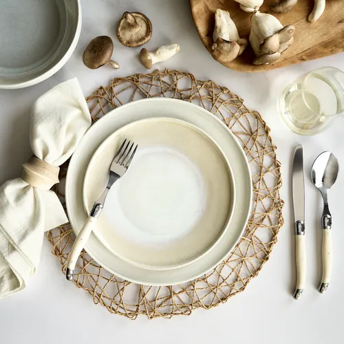 Sur la table Lucent Reactive Glaze Dinner Plate