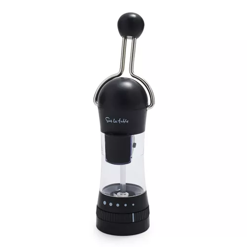 Sur la table Ratchet Mill