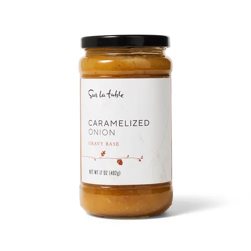 Sur la table Caramelized Onion Gravy 