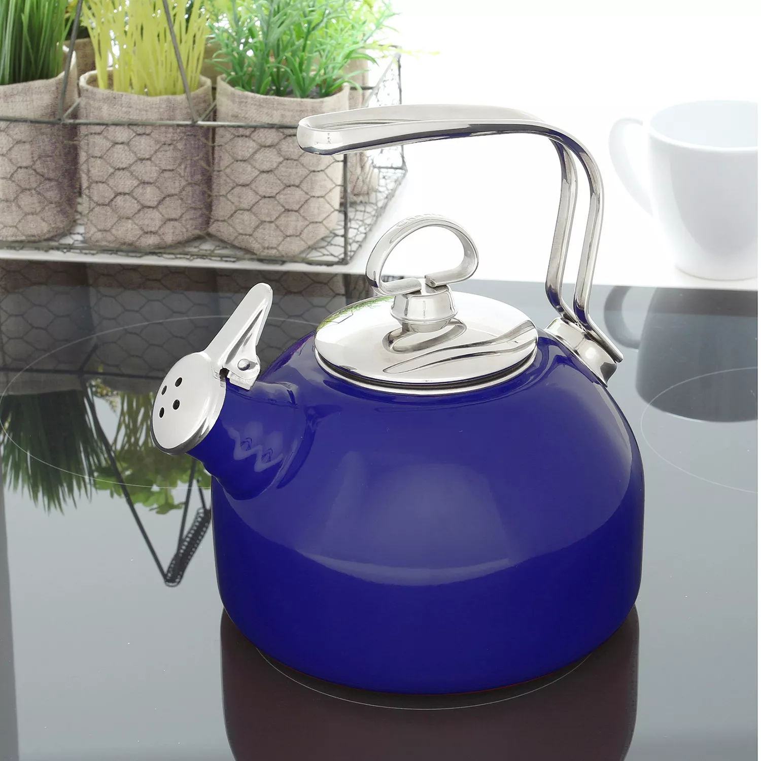 This Retro Tea Kettle Is $20 Off and Will Look So Cool On Your Countertop