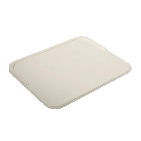 Sur la table Cordierite No-Slip Pizza Stone, 15" x 12"