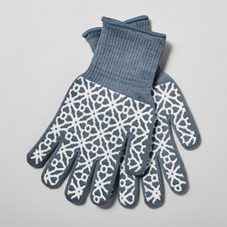 Sur La Table Large Tile Oven Gloves, Set of 2 Taking LeCruset out of the oven is when the heat seems to penetrate the glove