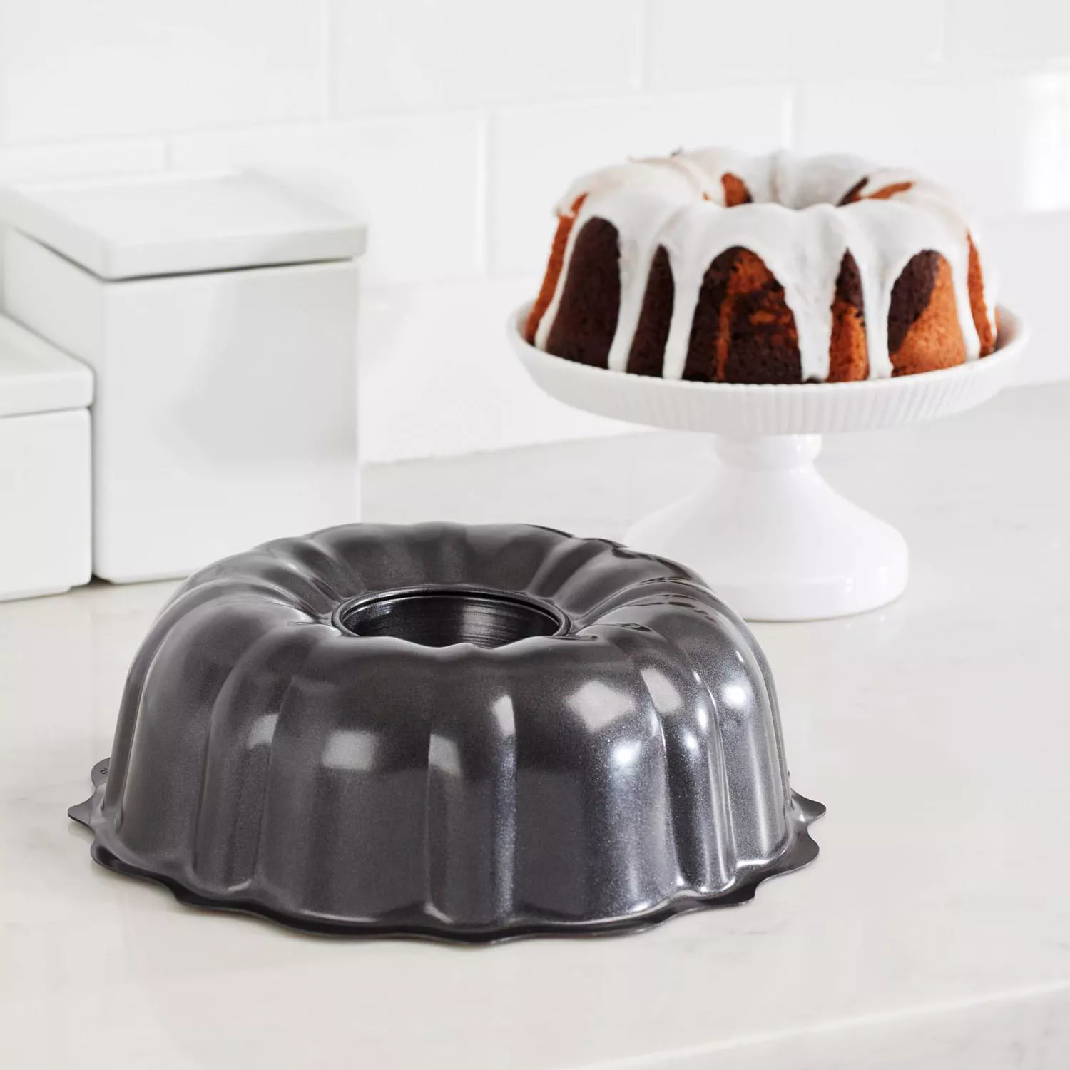 Cuisinart® Chef's Classic™ Fluted Cake Pan, 9.5"