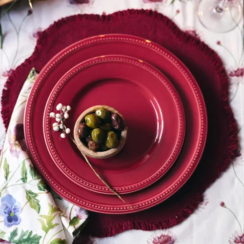 Sur la table Pearl Red Salad Plate