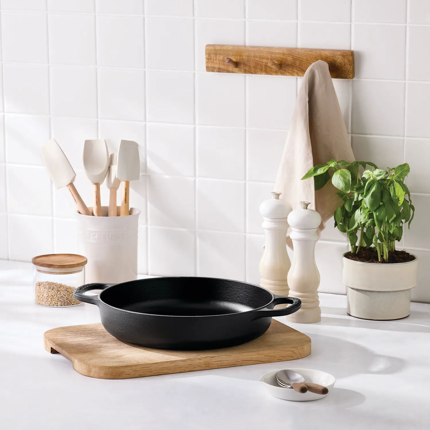 Le Creuset Signature Everyday Pan, 11”