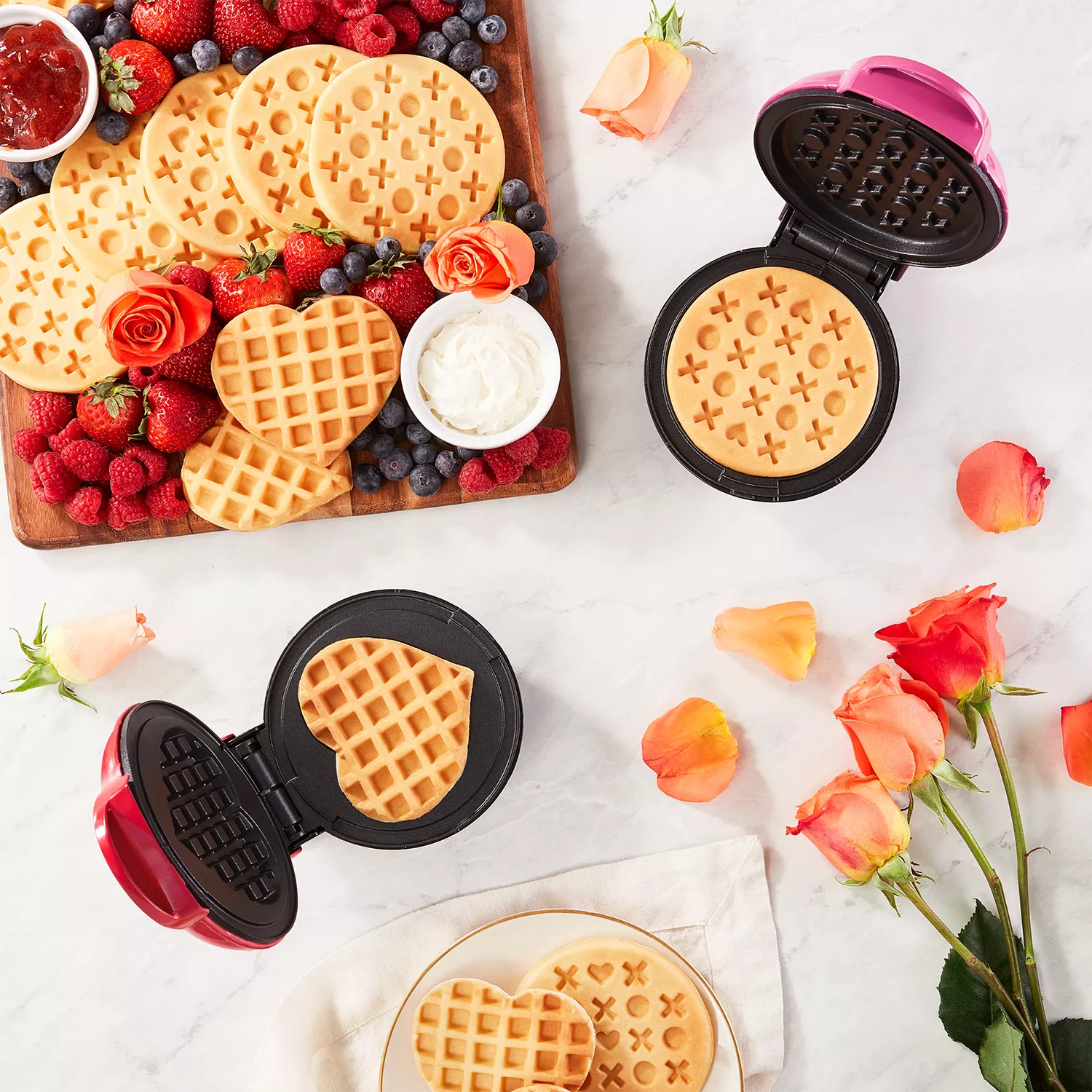 Dash Love Mini Waffle Maker, Pink