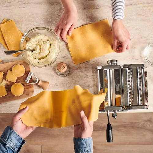 Marcato Atlas 150 Classic Pasta Maker with 2 Ravioli Stamps