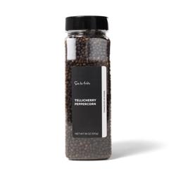Sur la table Tellicherry Peppercorn