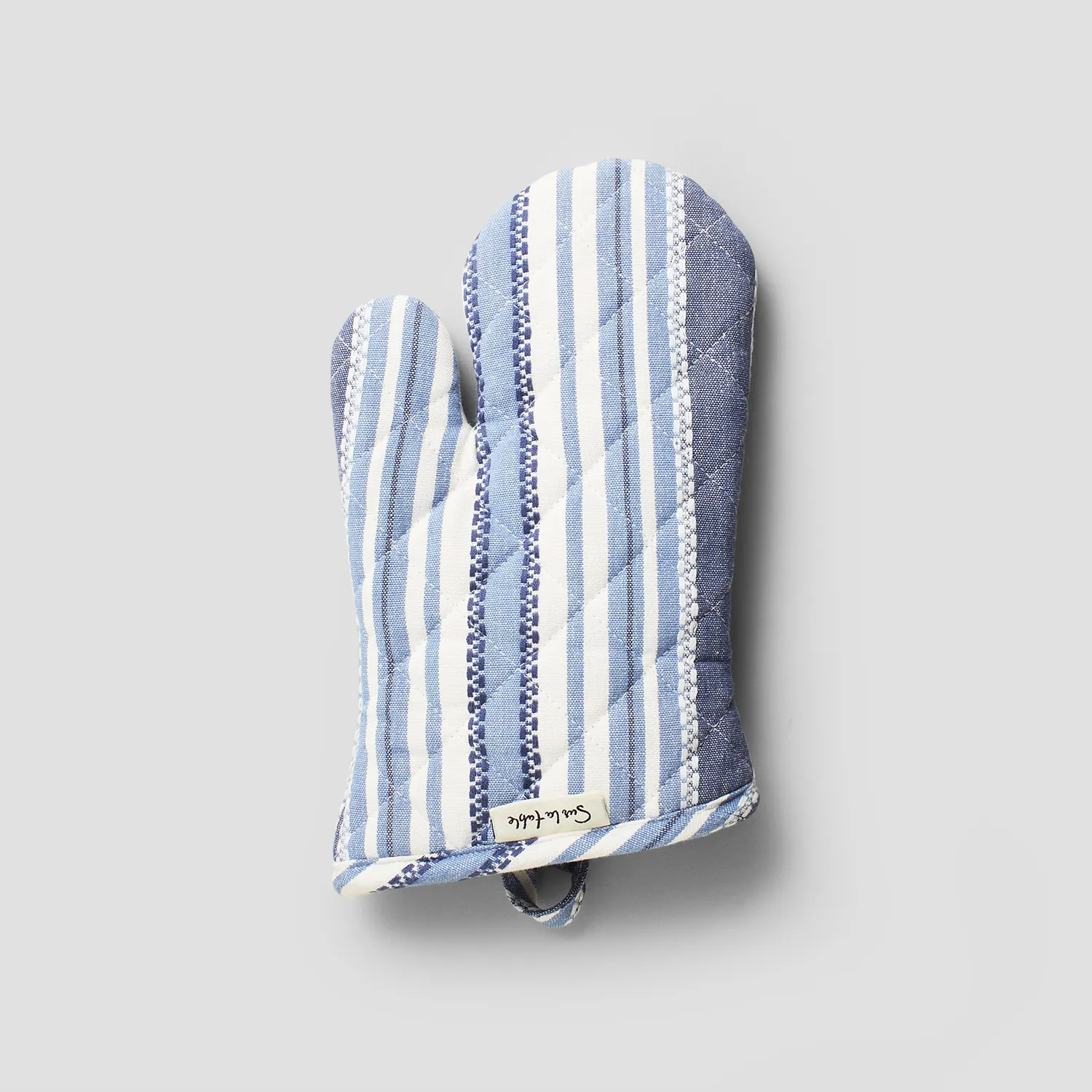 Sur la table Woven Stripe Oven Mitt