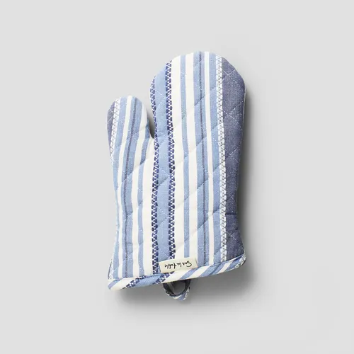Sur la table Woven Stripe Oven Mitt
