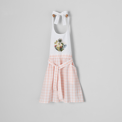 Sur La Table Floral Vintage-Inspired Apron This apron is a piece of classy art