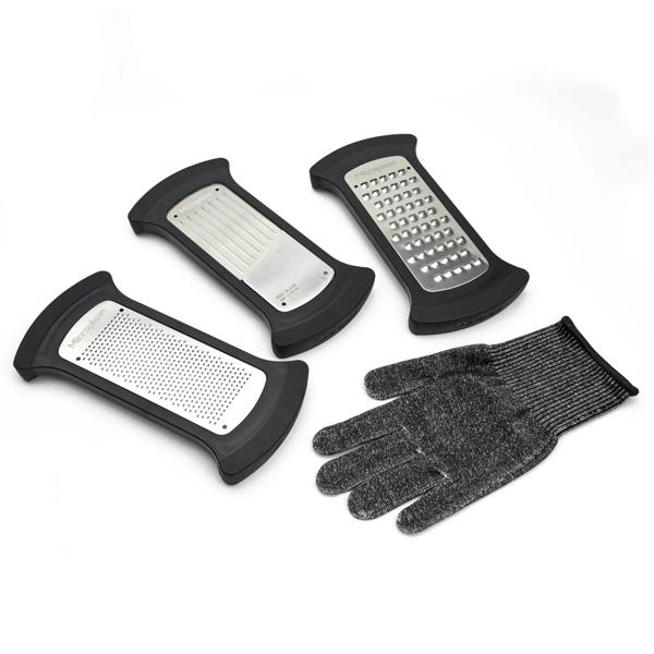 Sur la table Exclusive Microplane 4-Piece Bowl Grater Set