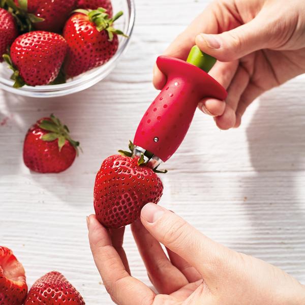 Chef’n StemGem Strawberry Huller - thumbnail 3