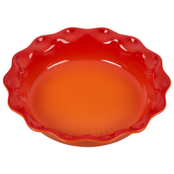Le Creuset Heritage Pie Dish, 9" Starting with aesthetics, it is a beautiful piece to add to our collection