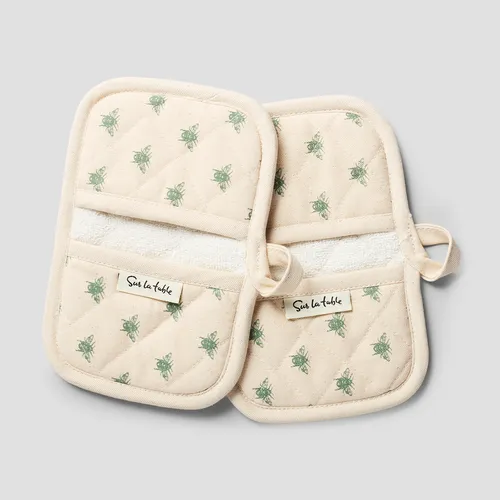 Sur la table Bee Mini Mitts, Set of 2