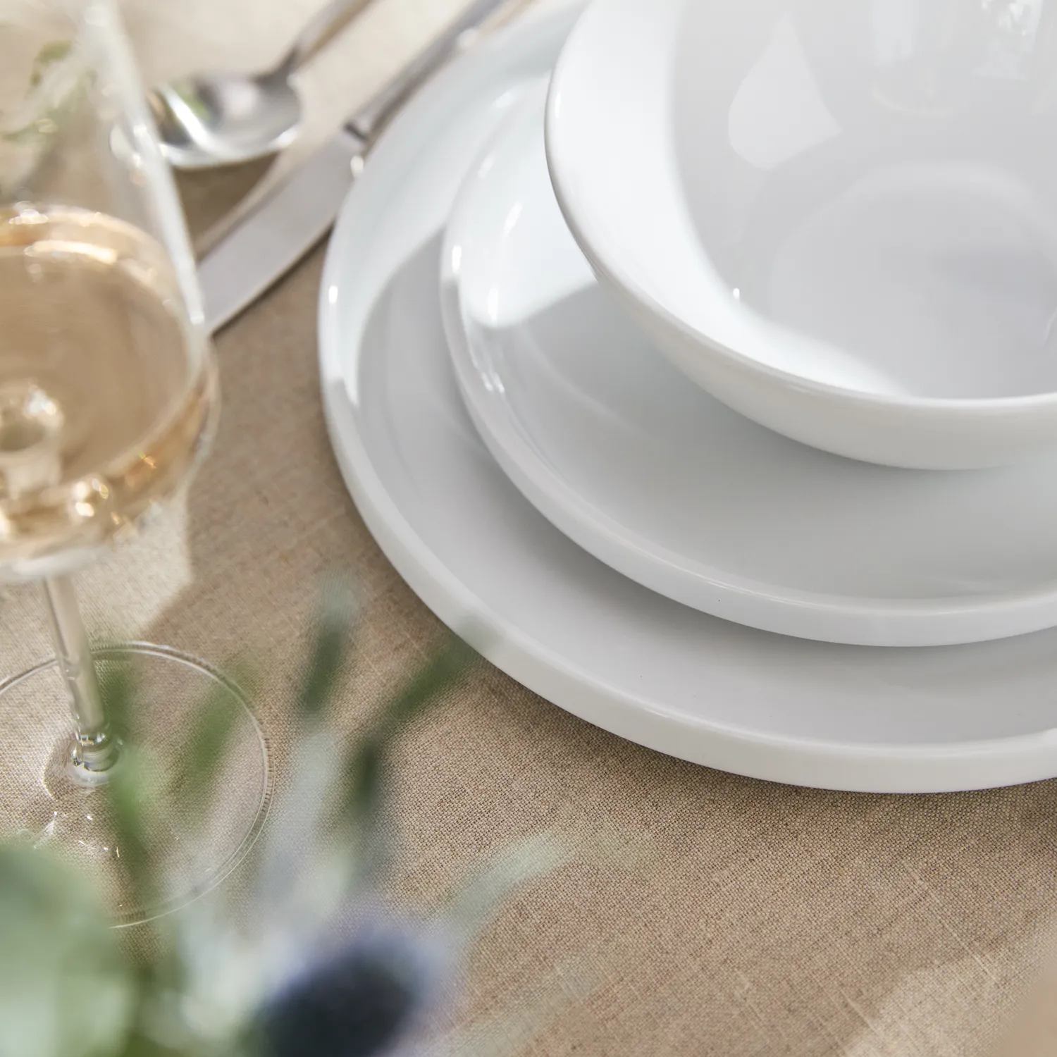 Sur La Table Coupe 16-Piece Dinnerware 