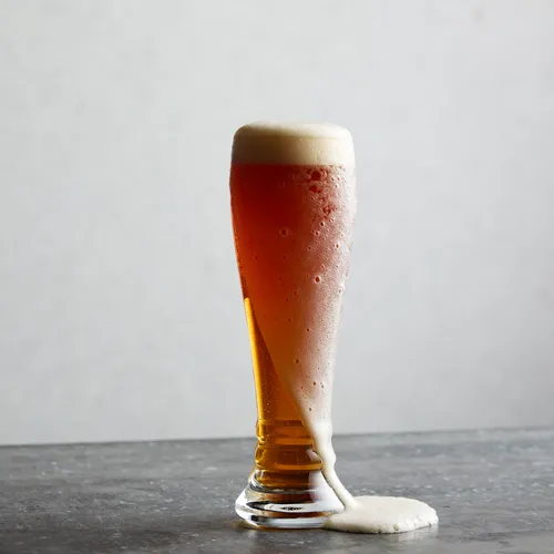 Sur la table Chateau Beer Glass