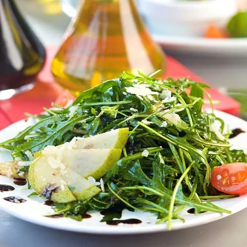 Pear and Arugula Salad with Pomegranate Vinaigrette