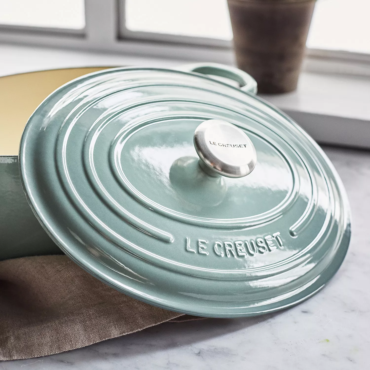 Le Creuset Signature Oval Dutch Oven, 6.75 qt.
