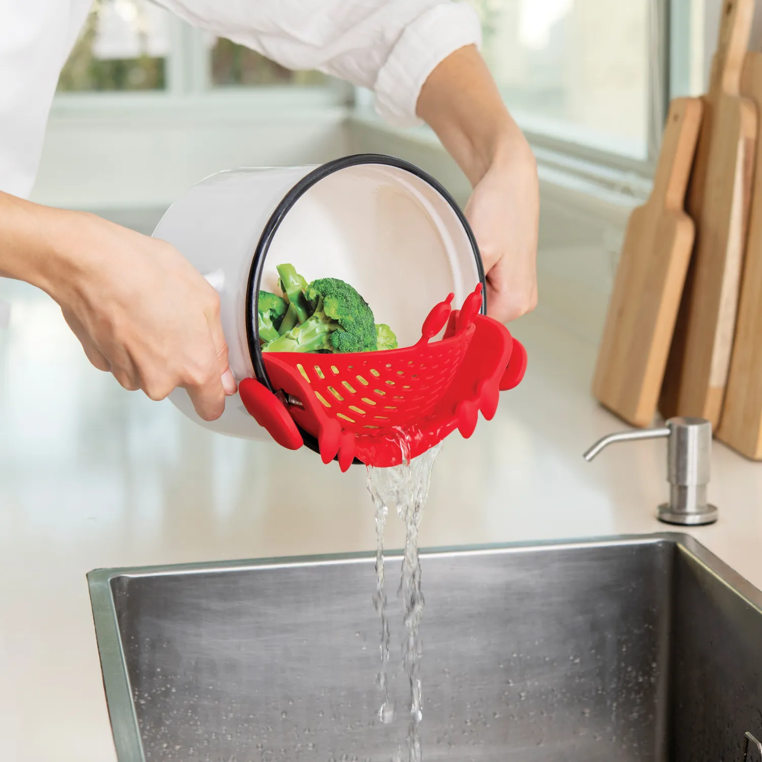Ototo Crabby Clip-On Strainer
