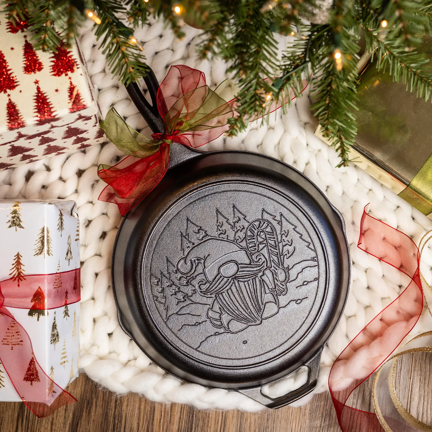 Lodge Holiday Gnome Cast Iron Skillet, 10.25"