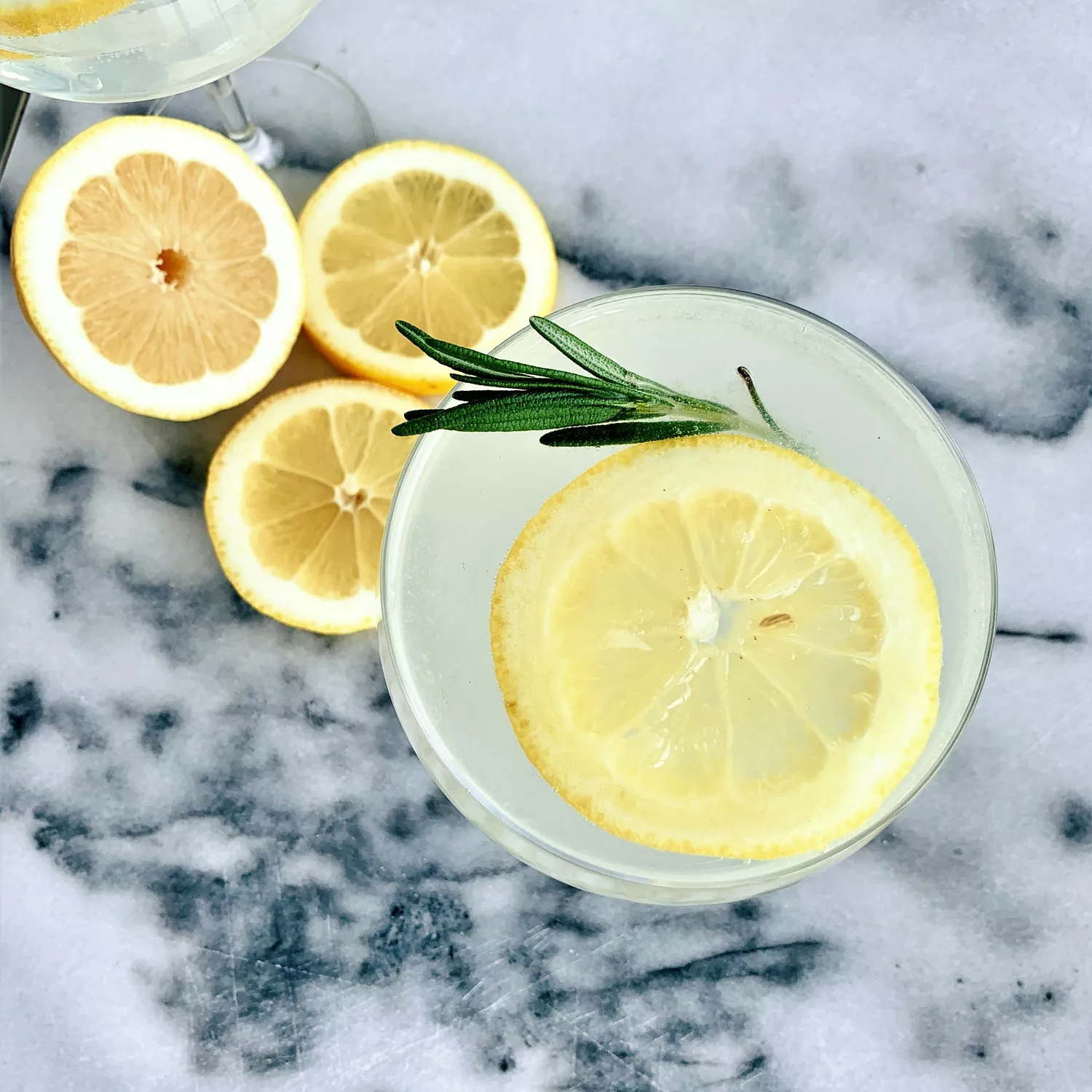 Spritz　Lemon　Gin　Cocktail　La　Recipe　Sur　Table
