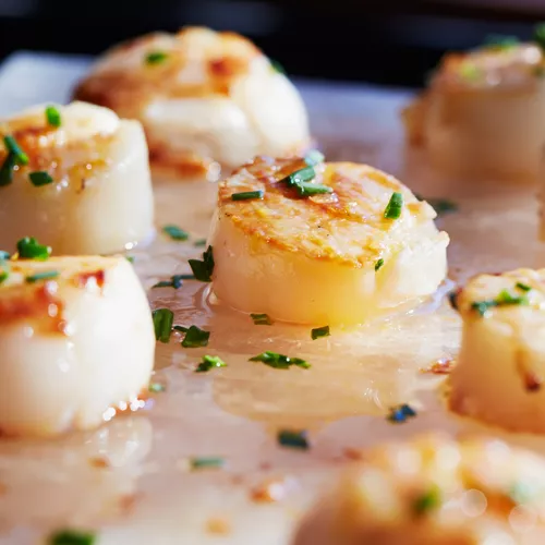 Himalayan Salt Block Scallops with Honey-Peppercorn Glaze