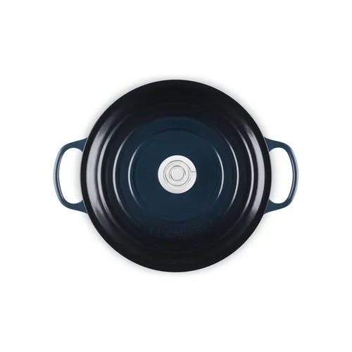 Le Creuset Signature Round Dutch Oven, 7.25 qt.