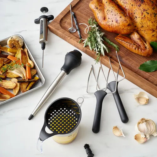 Sur la table 5-Piece Roasting Tool Kit 