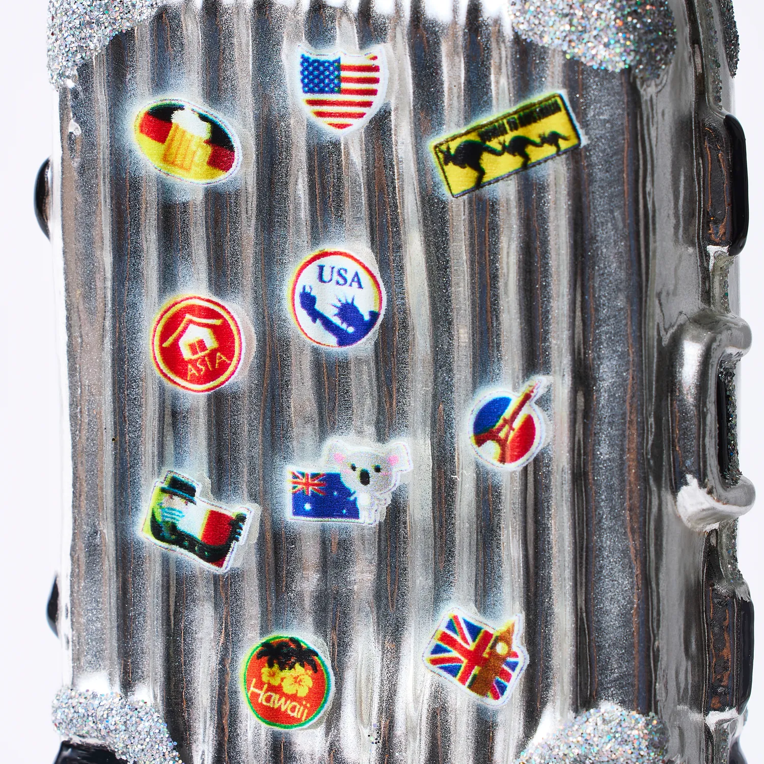 Sur la table Suitcase Ornament